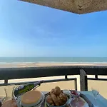 Daire Amazing 2-bedroom With Amazing Sea-view *